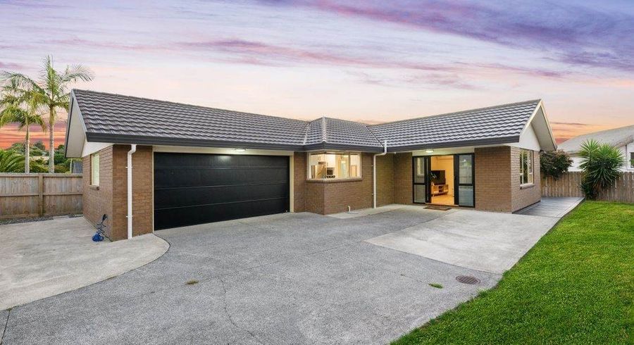  at 8 Woodbank Drive, Glen Eden, Waitakere City, Auckland