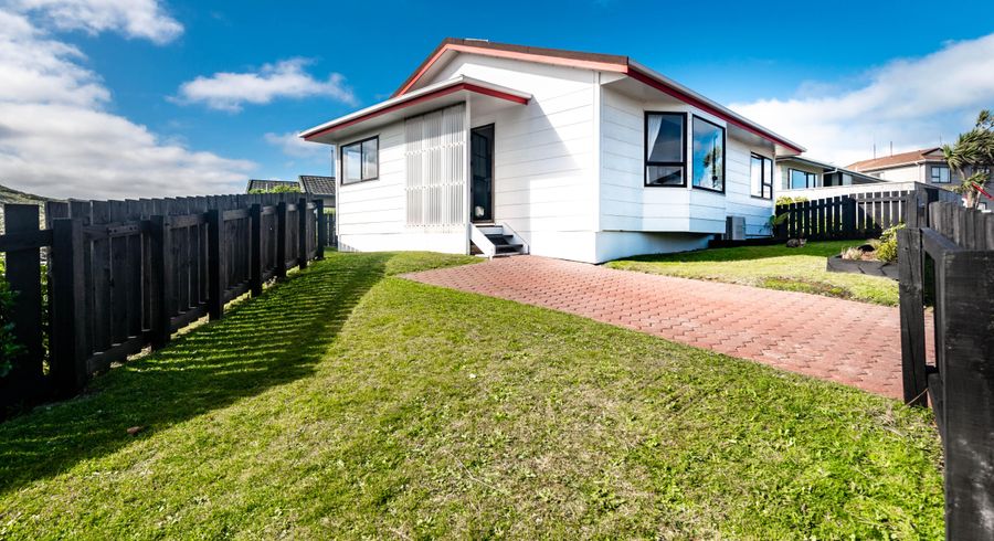  at 37 Sunhaven Drive, Newlands, Wellington