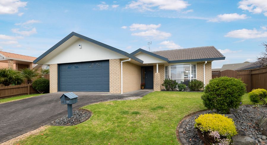  at 2/1 Ambleside Drive, Northpark, Auckland