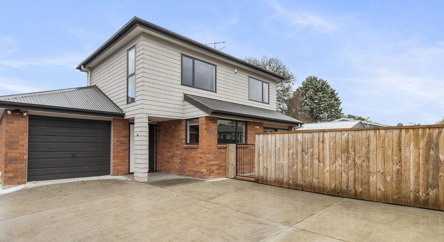  at 225C Fox Street, Hamilton East, Hamilton