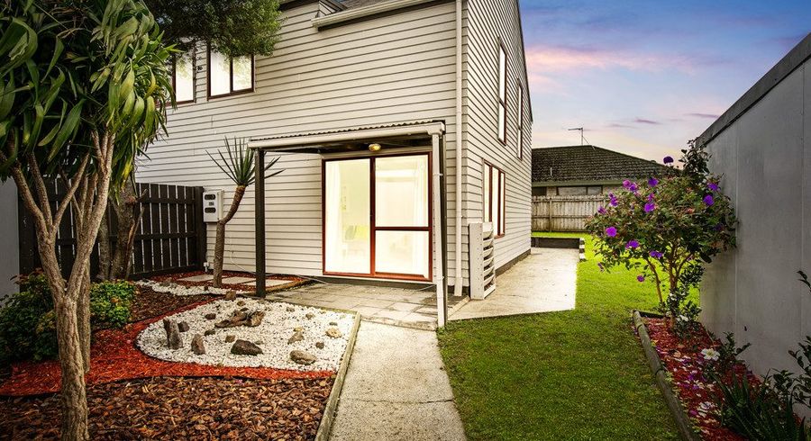  at 1/21 Solveig Place, Randwick Park, Auckland