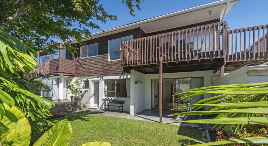  at 2/10 Ridge Road, Waiake, Auckland