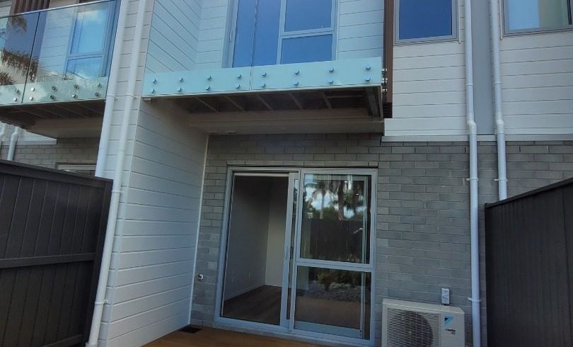  at 15 Sea Vista Avenue, Beach Haven, North Shore City, Auckland