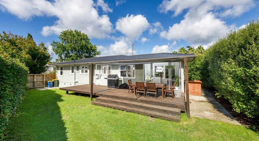  at 18 Lowtherhurst Road, Massey, Auckland