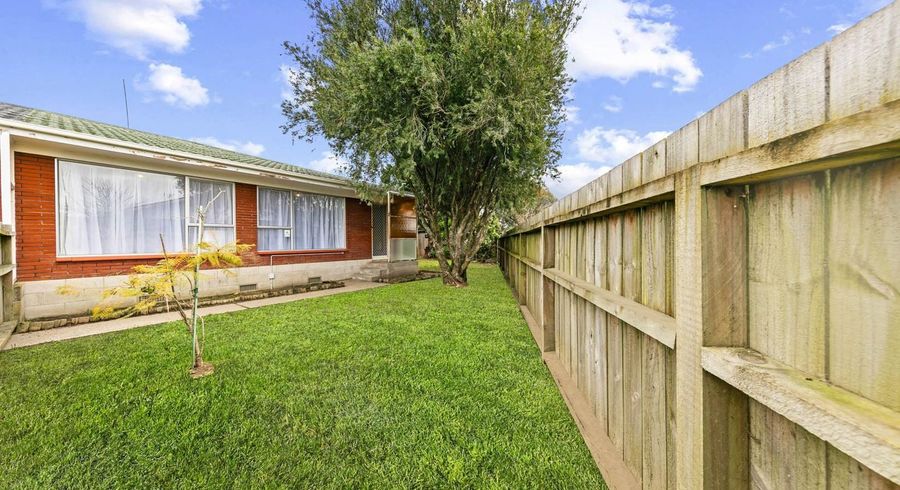  at 2/36 Blacklock  Avenue, Henderson, Waitakere City, Auckland