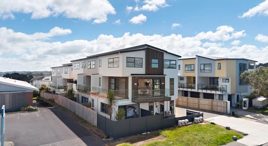  at 952A  East Coast Road, Northcross, North Shore City, Auckland