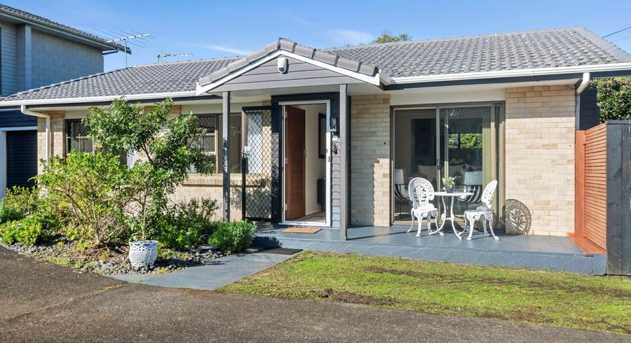  at 1/5 Lake Pupuke Drive, Takapuna, North Shore City, Auckland