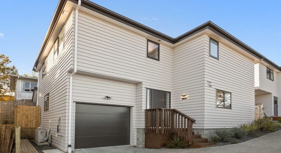  at 61B Totaravale Drive, Totara Vale, North Shore City, Auckland