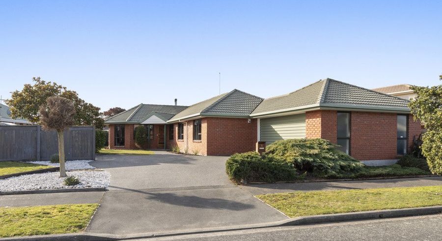 at 8 Orlando Crescent, Waimairi Beach, Christchurch City, Canterbury