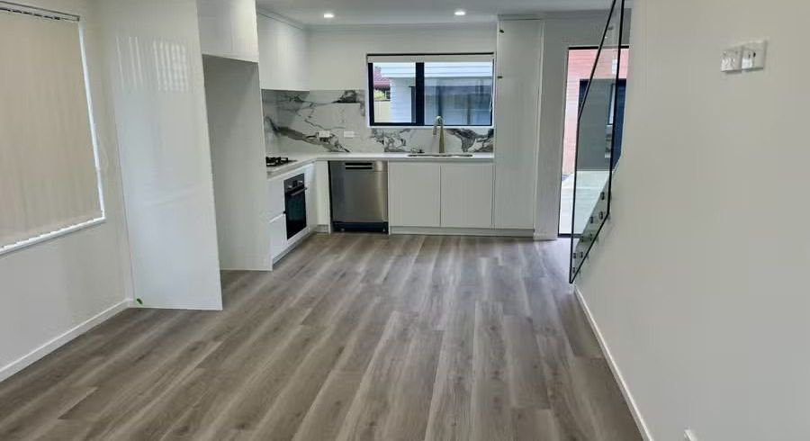  at 100 Seymour Road, Sunnyvale, Waitakere City, Auckland