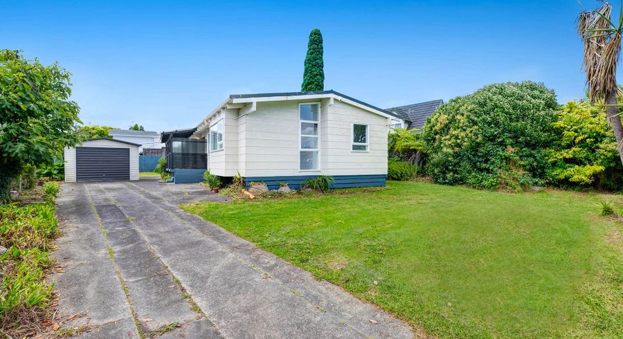  at 32 Akoranga Drive, Northcote, North Shore City, Auckland