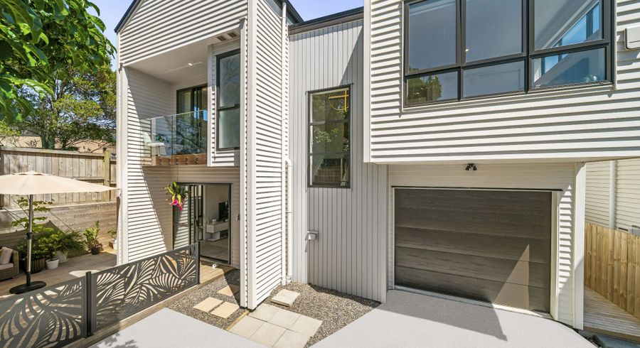  at 562D Beach Road, Rothesay Bay, North Shore City, Auckland