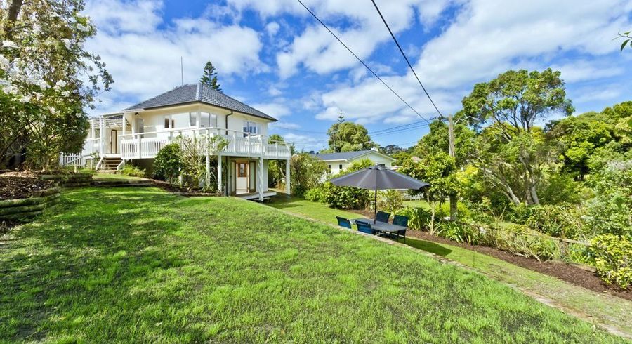  at 27 Creamer Avenue, Belmont, Auckland