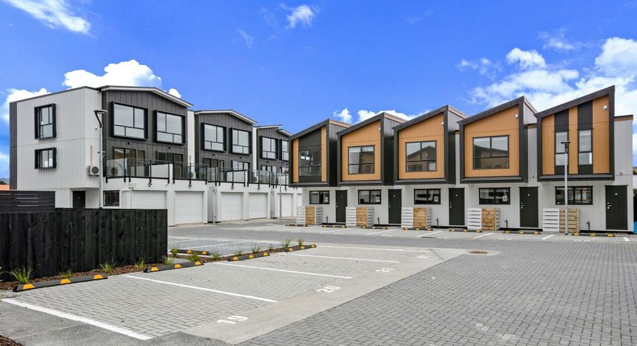  at 16 Red Arches Road, Henderson, Auckland