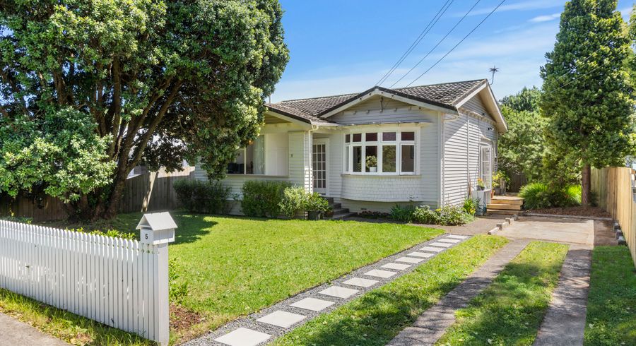  at 5 William Street, Mangere East, Auckland