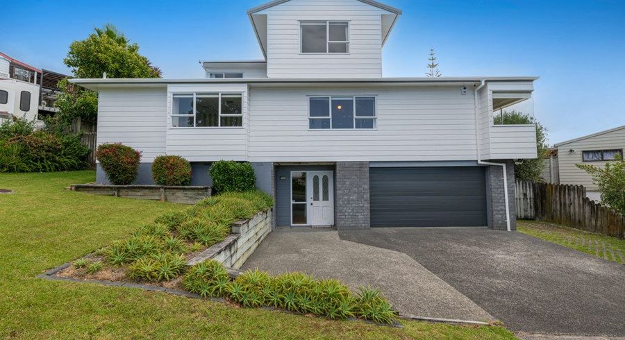  at 8 Unsworth Drive, Unsworth Heights, North Shore City, Auckland