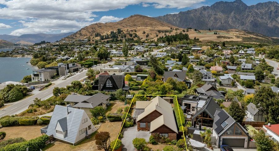  at 4 Four Views Avenue, Kelvin Heights, Queenstown