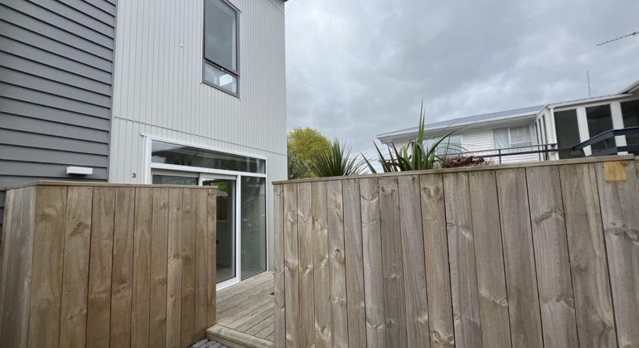  at 3/2 Moor Avenue, Te Atatu Peninsula, Waitakere City, Auckland