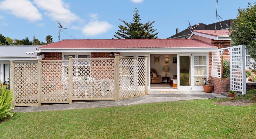  at 2/19 Montana Avenue, Murrays Bay, North Shore City, Auckland