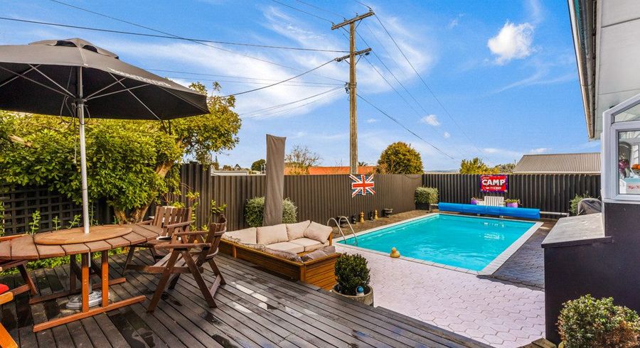  at 2/29 Sunnyfield Crescent, Glenfield, Auckland
