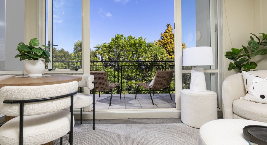  at 1/166 Mokoia Road, Birkenhead, North Shore City, Auckland