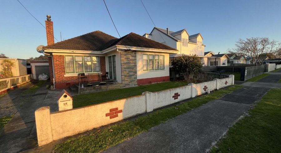  at 14 Burton Avenue, Whanganui East, Whanganui, Manawatu / Whanganui