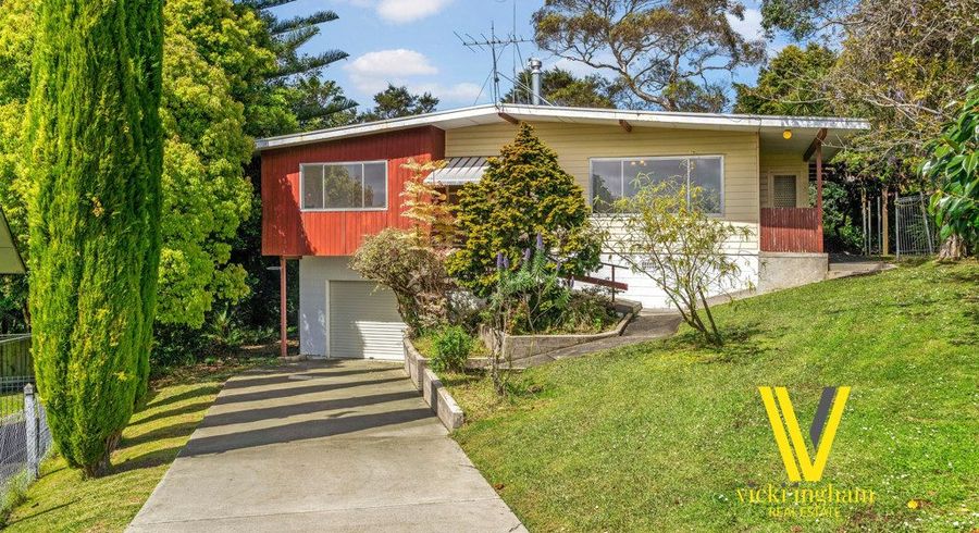 at 11 Vinceroy Place, Green Bay, Auckland
