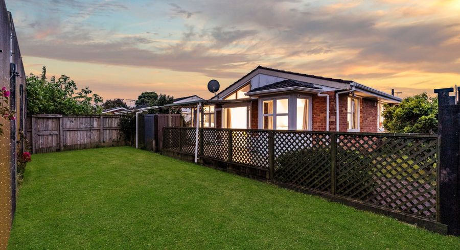  at 2/13 Alana Place, Mount Wellington, Auckland