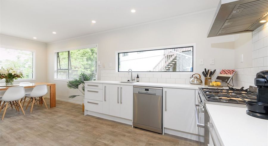  at 8 Serrata Place, Browns Bay, Auckland