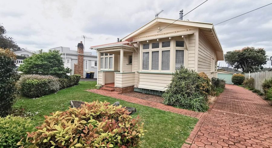 at 3 Bruce Street, Northcote Point, Auckland