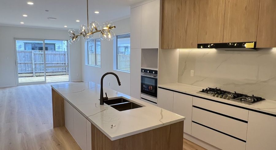  at 82 Castlebane  Drive, Flat Bush, Manukau City, Auckland