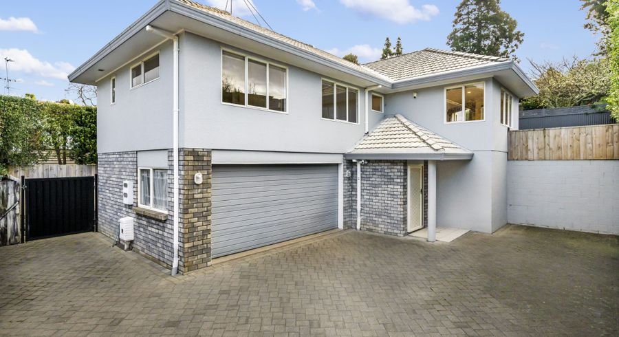  at 2/43 Hillsborough Road, Mount Roskill, Auckland