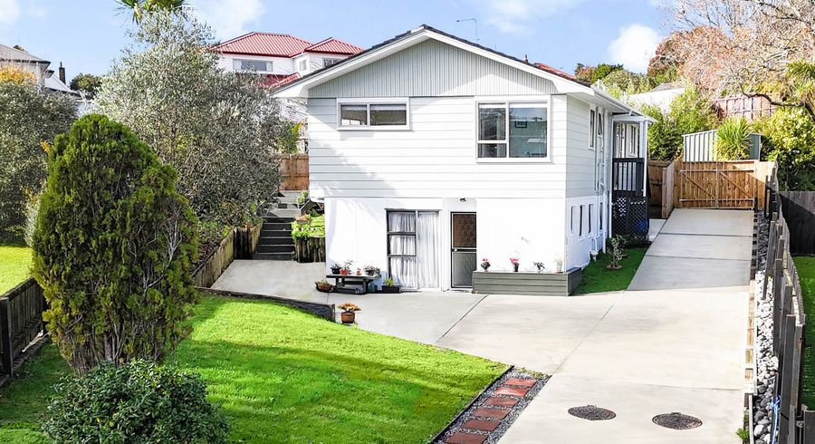  at 6 Waari Avenue, Sunnyvale, Waitakere City, Auckland