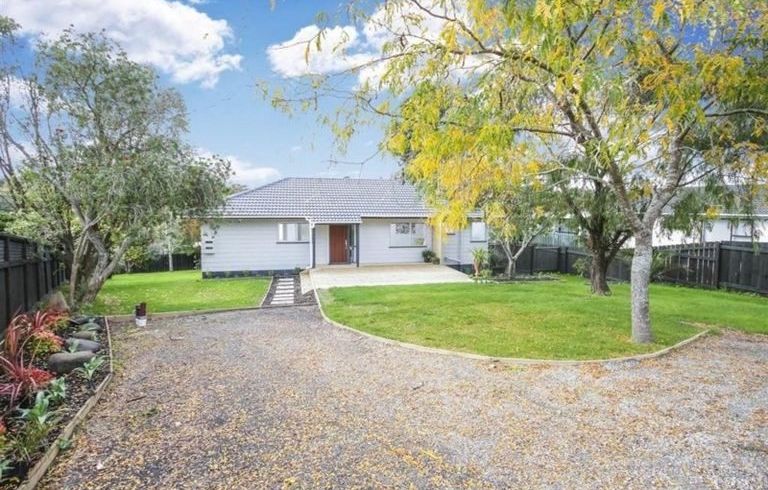 at 8 Elizabeth Drive, West Harbour, Waitakere City, Auckland