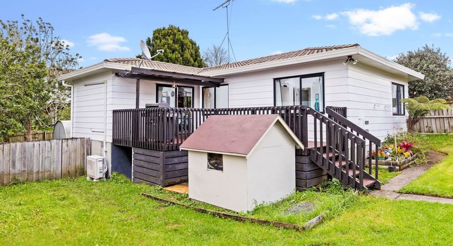  at 19 LOUGHANURE PLACE, Massey, Waitakere City, Auckland