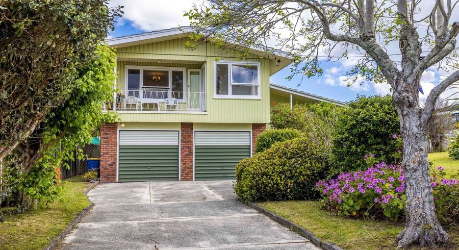  at 54 Raleigh Road, Northcote, Auckland