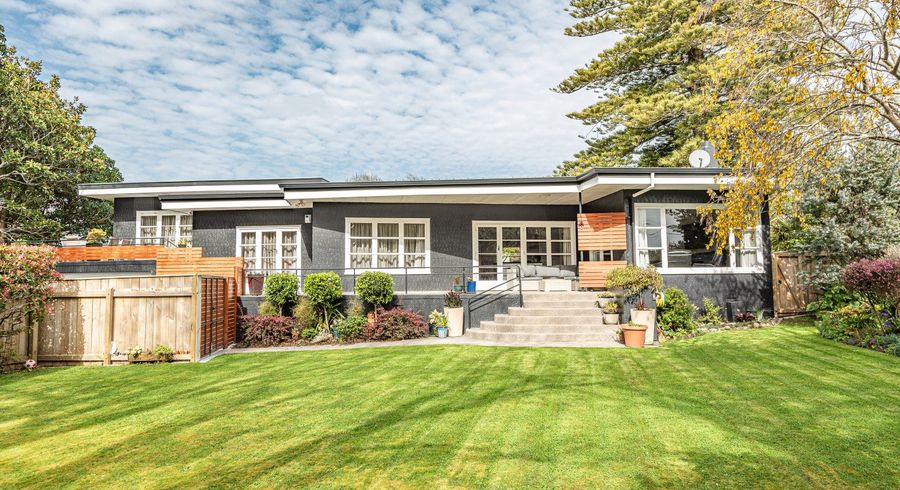  at 16 Oakland Avenue, Saint Johns Hill, Whanganui