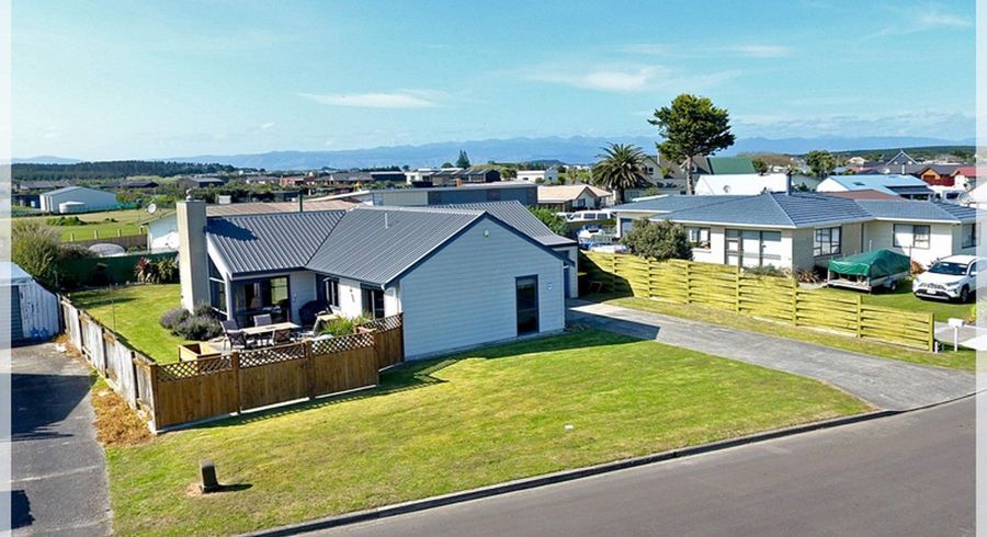 at 4 Low Avenue, Foxton Beach, Foxton