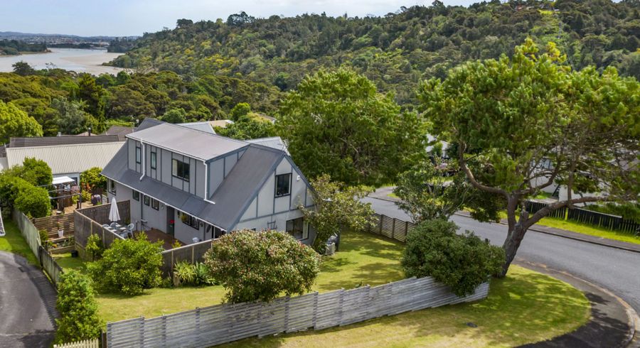  at 2 Thistledew Place, Bayview, North Shore City, Auckland