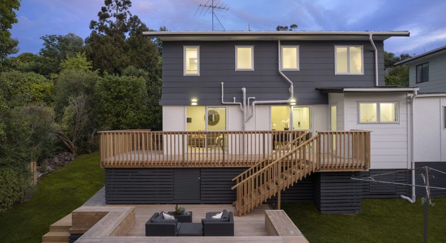  at 2/7 Louise Place, Browns Bay, Auckland