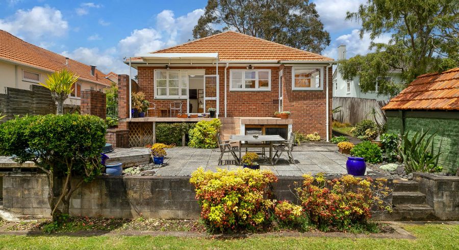  at 20 Kanuka Street, Point Chevalier, Auckland