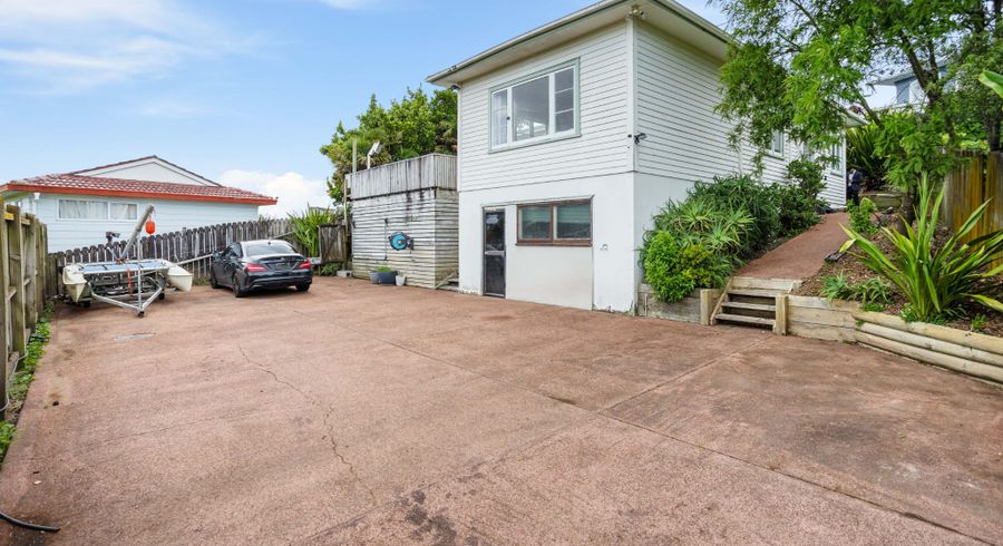  at 2/73 Keegan Drive, Massey, Waitakere City, Auckland