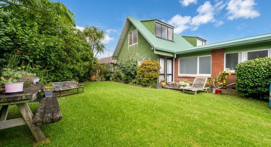  at 104 Botany Road, Botany Downs, Manukau City, Auckland