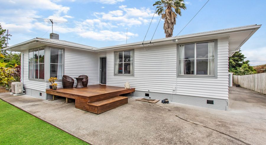  at 6 Wood Avenue, Mangere East, Auckland