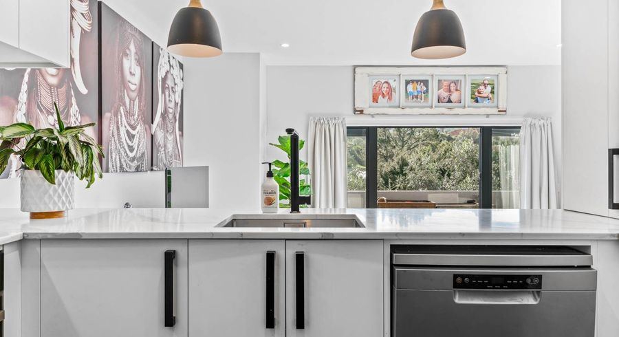  at 11/19 Langana Avenue, Browns Bay, North Shore City, Auckland