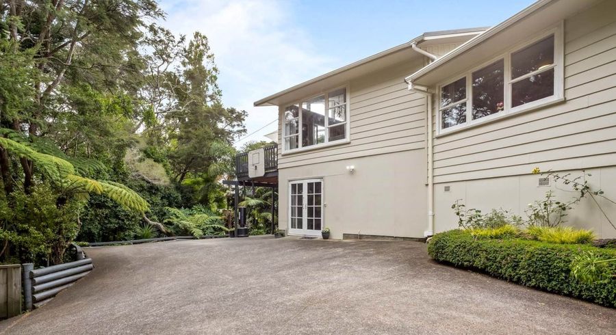  at 8 Avonleigh Road, Green Bay, Waitakere City, Auckland