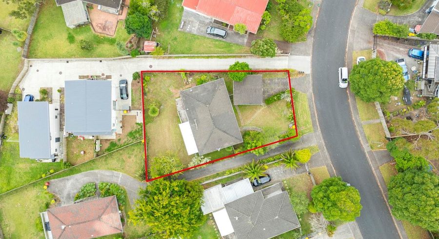  at 8 Glastron Place, Bayview, Auckland