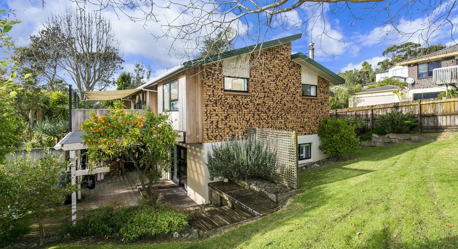  at 6 Serrata Place, Browns Bay, Auckland