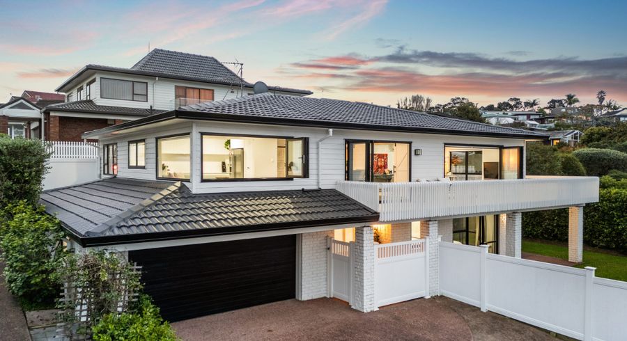  at 2/33 Parr Terrace, Castor Bay, North Shore City, Auckland