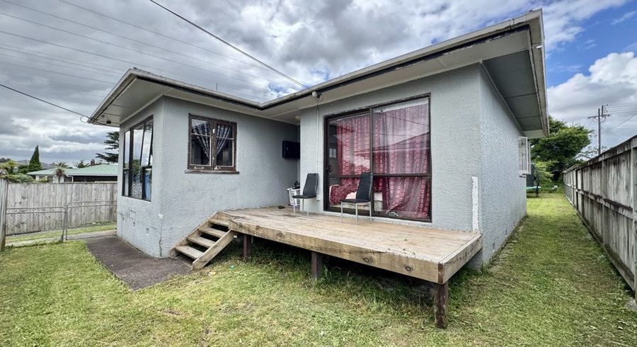  at 7  Marlene Avenue, Te Atatu South, Waitakere City, Auckland